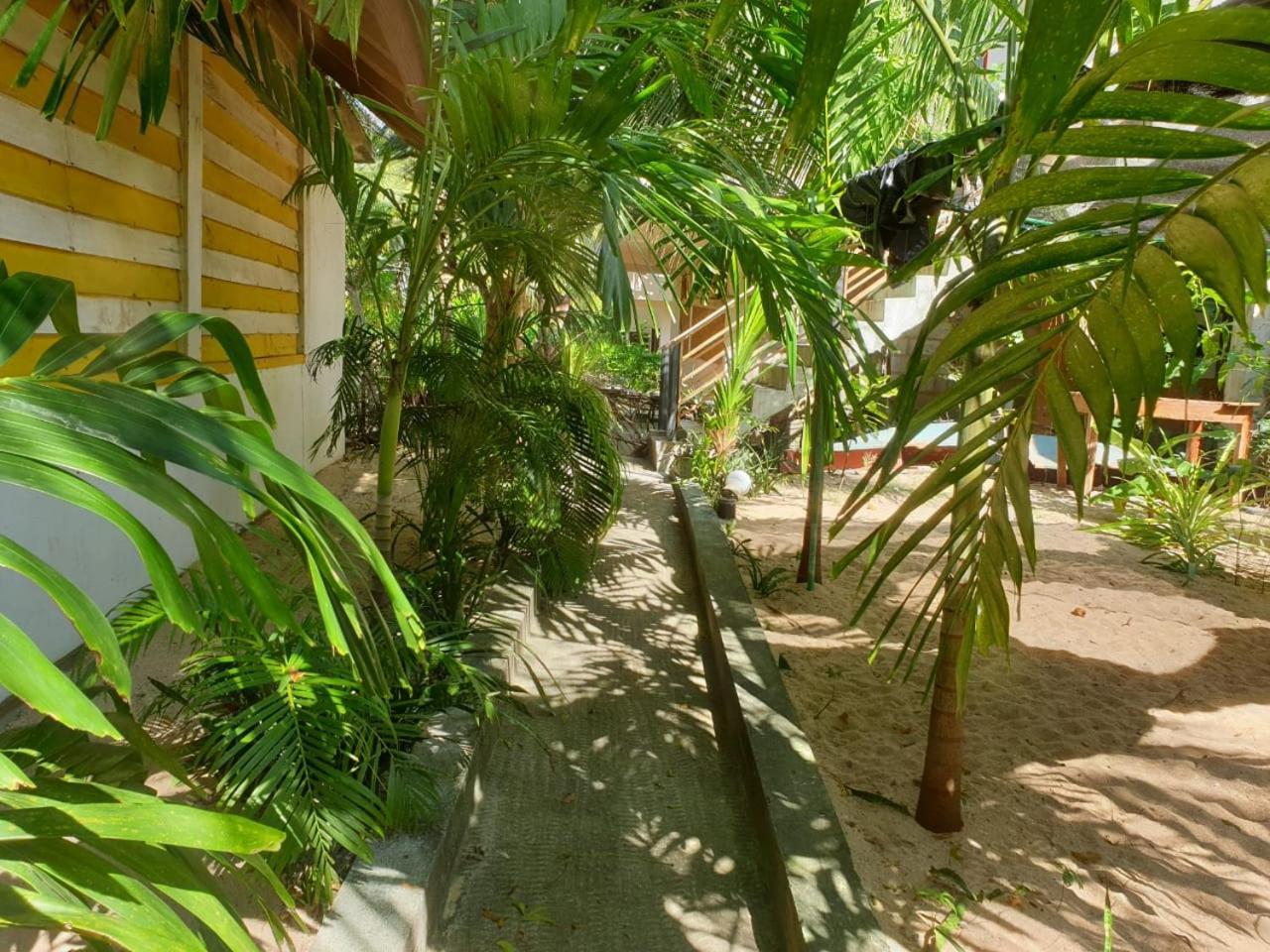 Gems Garden Guest House Tangalle Exterior photo